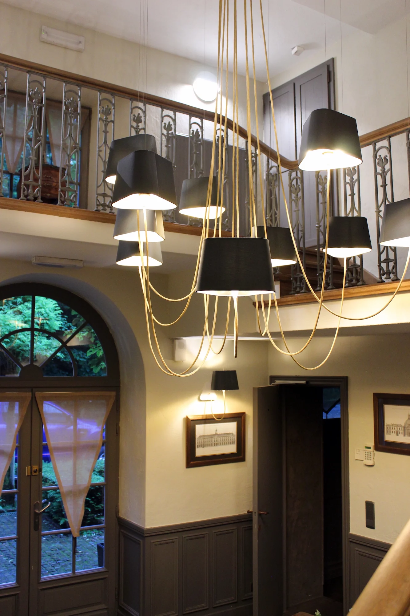 Le hall avec ses luminaires Design Heure au Moulin d'Orchimont à Vresse-sur-Semois